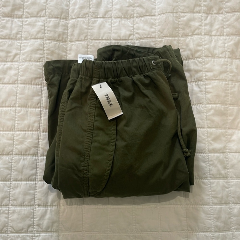 Aritzia Cargo Pants size 2xs (Brand new with tag)